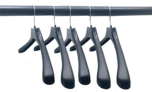 black plastic hanger (7)